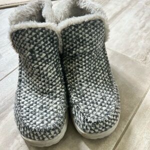 Hey Dude Denny boot/slippers, size 11, black/white pattern